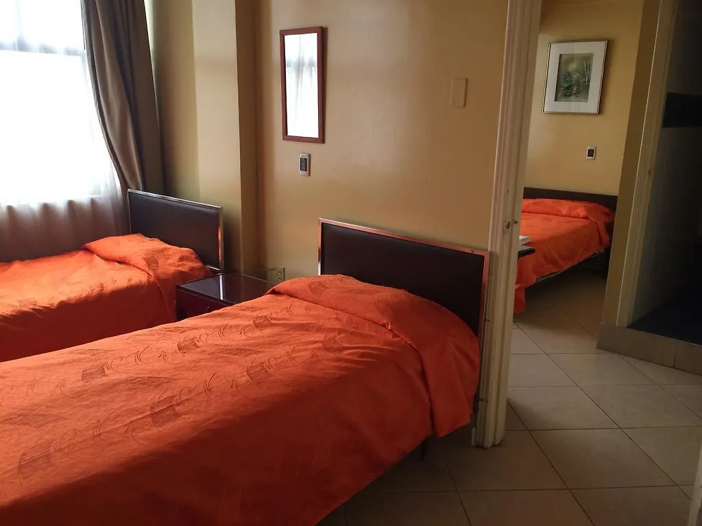 Hotel Los Cristales Bogotá 2*,  Colombia